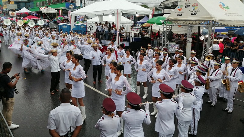 La realización de los desfiles permitirá al comercio local reponerse de las pérdidas financieras de los dos últimos años. Foto: Archivo