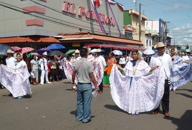 Unas 30 delegaciones de escuelas y de instituciones públicas rendirán los honores a nuestros símbolos patrios.