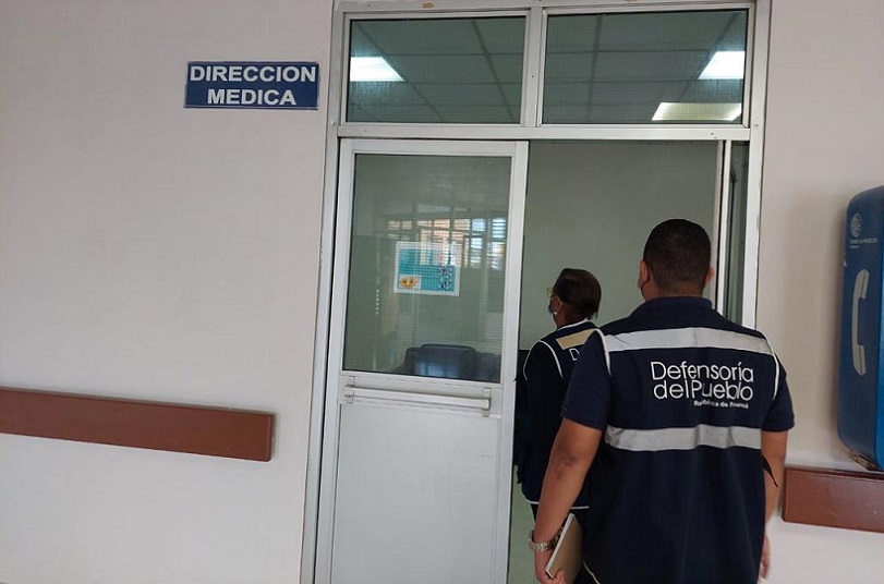 Oficiales de Derechos Humanos se entrevistaron ayer viernes, con directivos de este nosocomio, a fin de ampliar las investigaciones por este caso. 