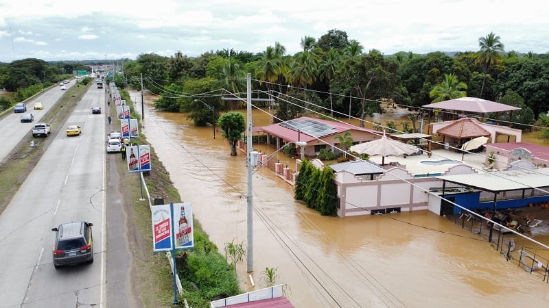 Tres ríos en de Azuero se salieron de su cauce.