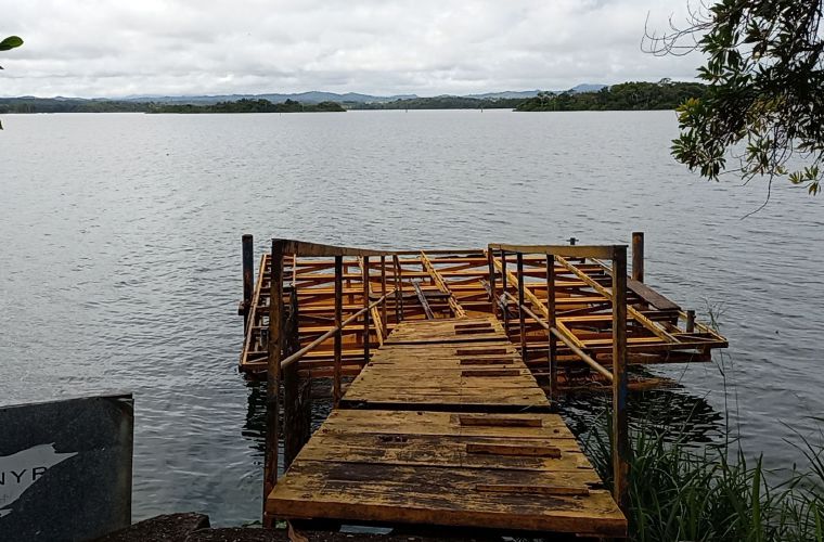El muelle flotante es de suma importancia para la economía de la zona y se requiere a corto plazo de su rehabilitación. FOTOS/ERIC MONTENEGRO