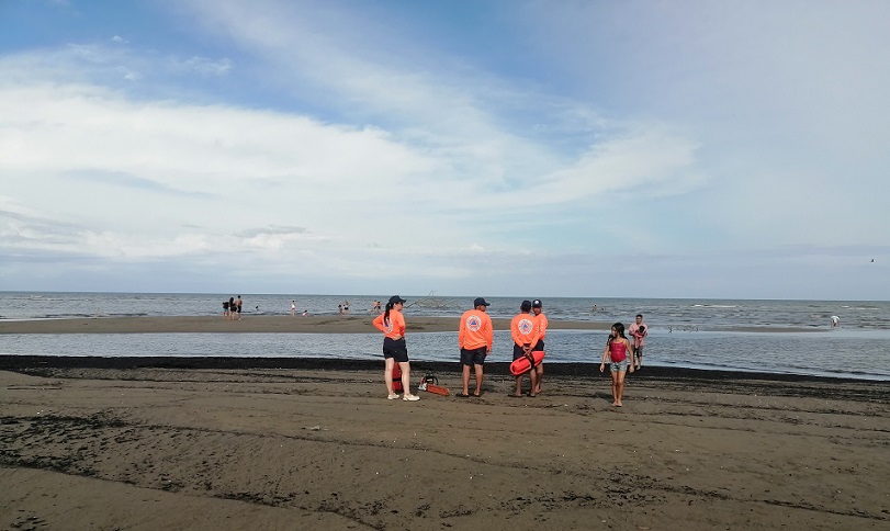 Este 1 de enero, una gran cantidad de personas acudieron a las playas de Los Santos.