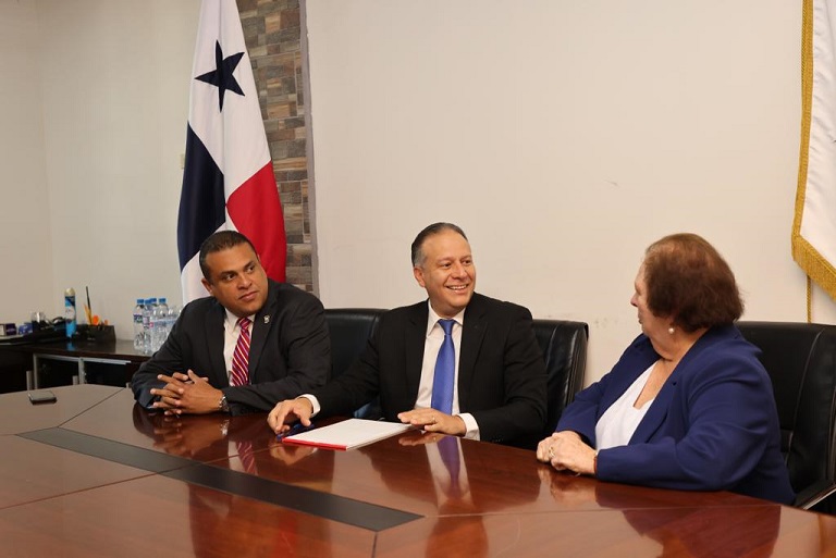 La Embajadora de Estados Unidos en Panamá se reunió con autoridades de Chiriquí.