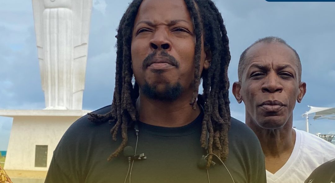 Salazar y Fuentes en su caminata hacia Colombia.