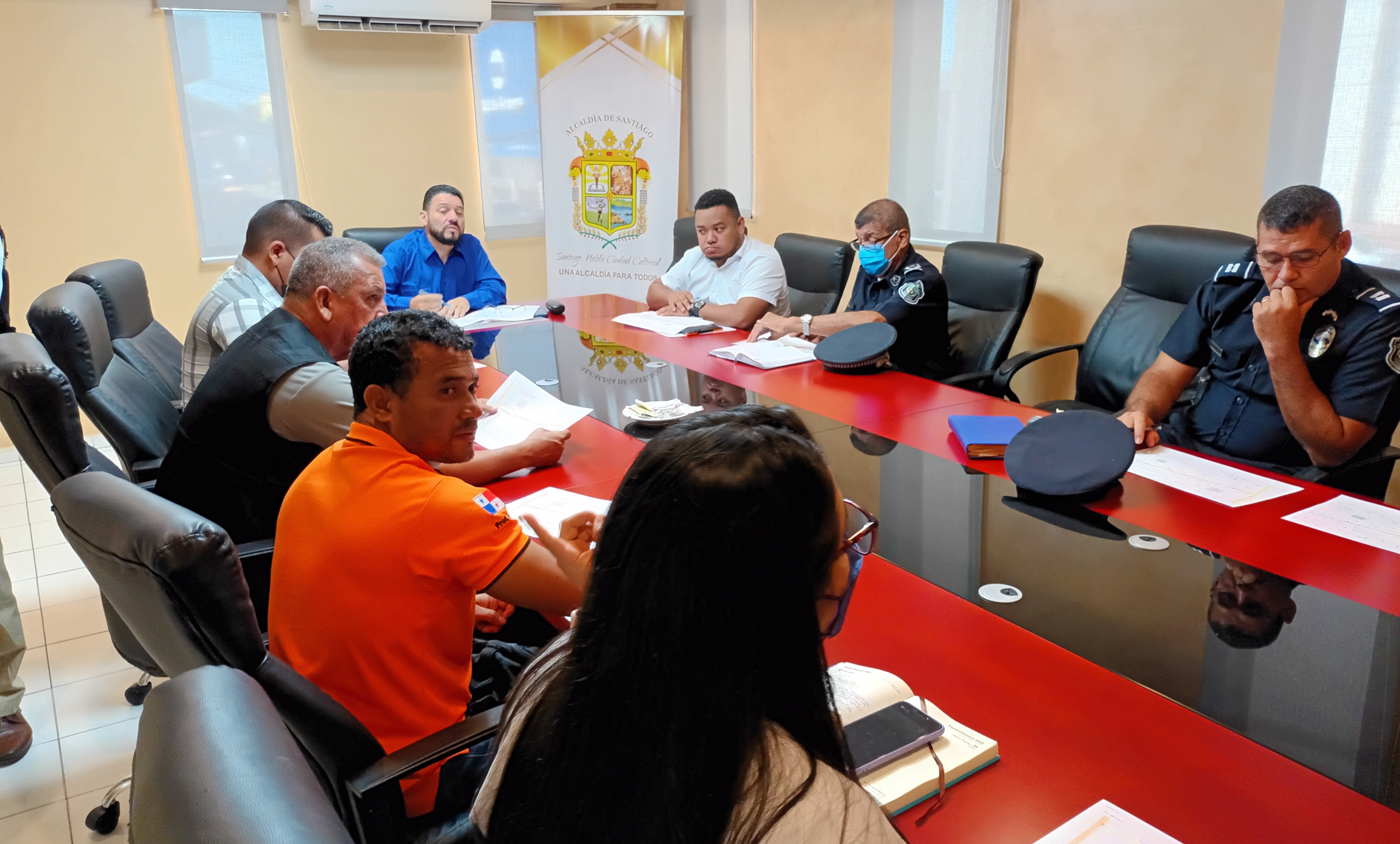 Se reúnen autoridades alcaldicias, Policía Nacional, Minsa y otras para garantizar que la fiesta se desarrolle con todo seguridad y sanamente.