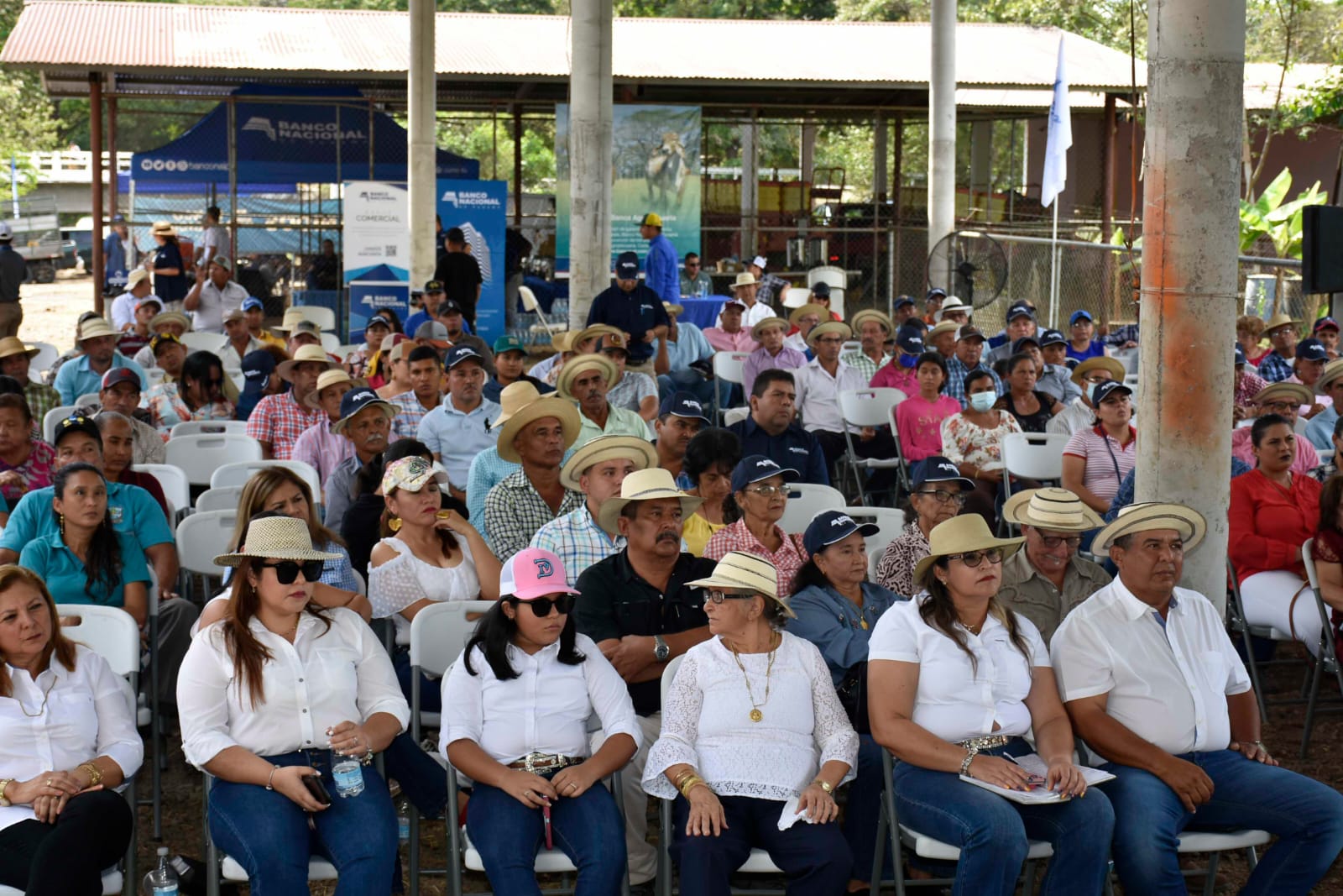Productores de la región  presentes en el encuentro.