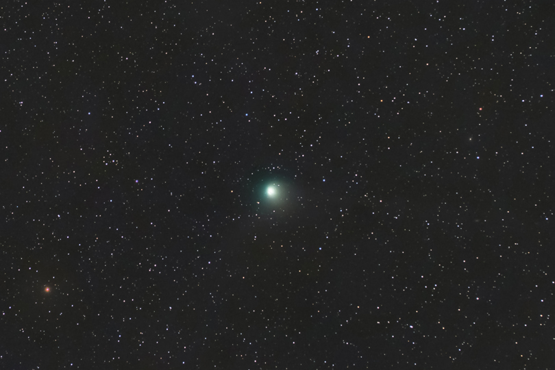  Imagen compuesta por 20 fotografías tomadas en la noche entre los días 30 y 31 de enero del cometa C/2023 E3 ZTF desde la localidad cántabra de La Hayuela. EFE