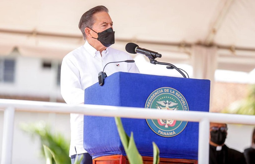 El jefe del Ejecutivo estuvo desde temprano en el acto de graduación de los 90 subtenientes de la academia de la Policía Nacional.
