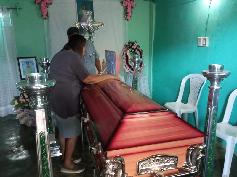 El velorio de la cantalante de Victorio Vergara se realizó en su casa en Monagrillo.