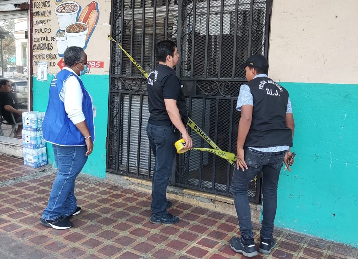 Se detectó que en el lugar se hacían fórmulas farmacéuticas, sin un regente farmacéutico. 