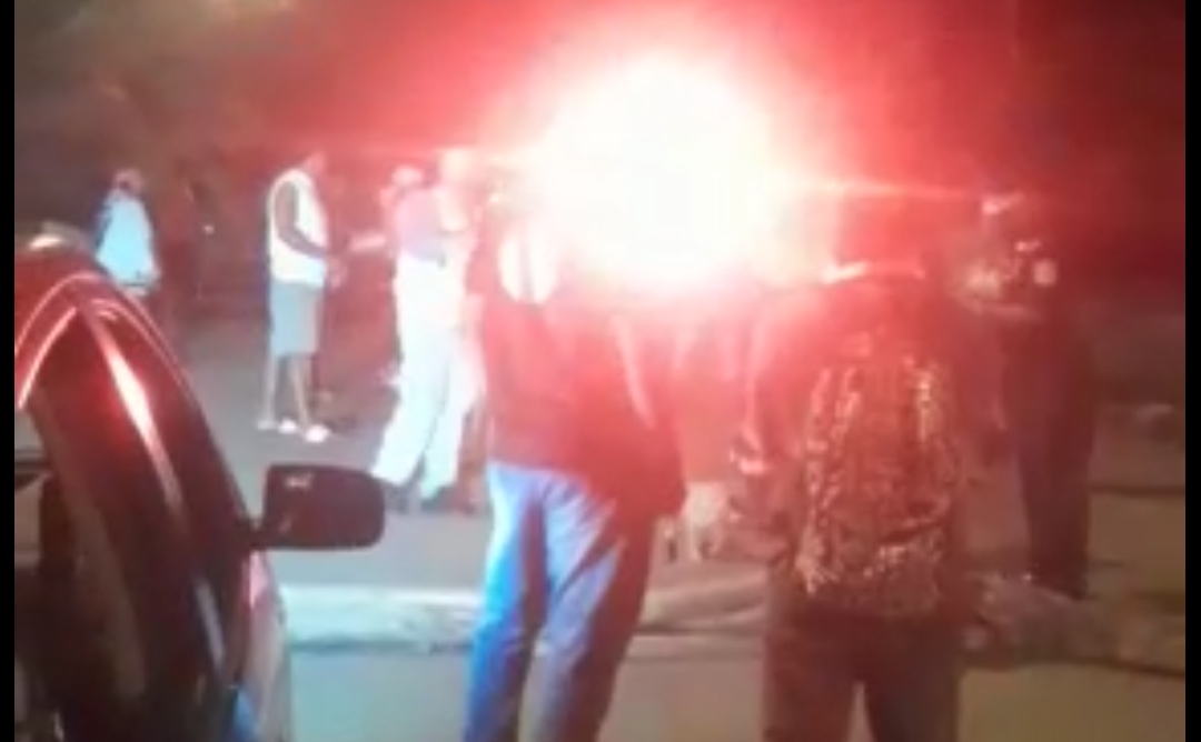 Bloquearon la vía desde temprano.