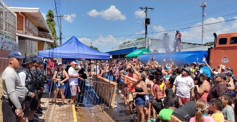 Propios y extraños se reunieron en Montijo para disfrutar los culecos y las comparzas de las reinas.