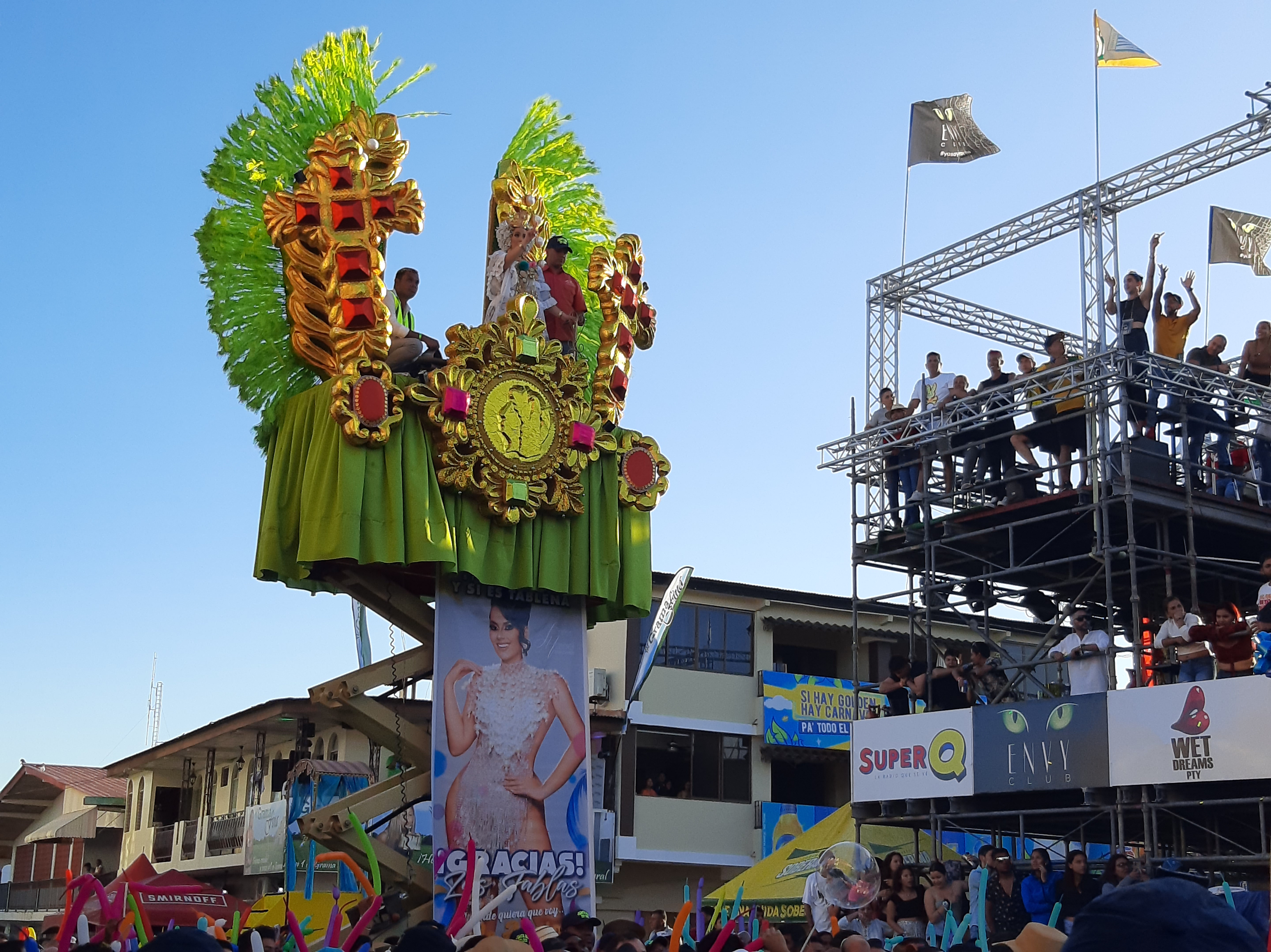 Calle Abajo de Las Tablas respaldan  hasta el final a su soberana. (Foto: Thays Domínguez)