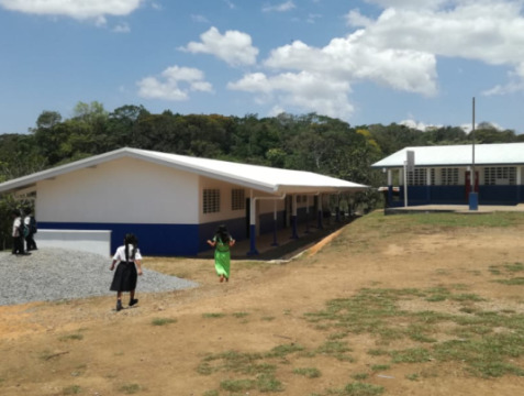 Centro escolar en zona comarcal.