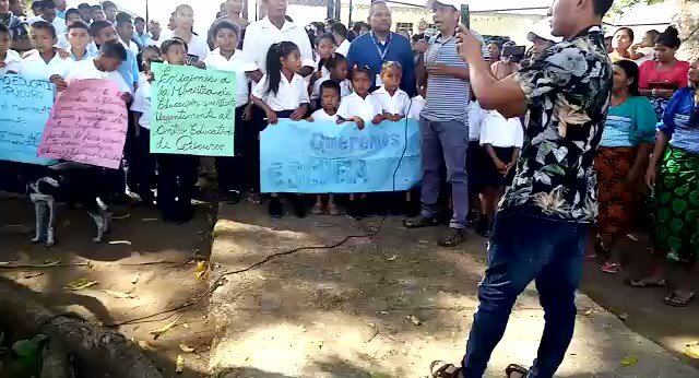 Piqueteo en la parte exterior del plantel.