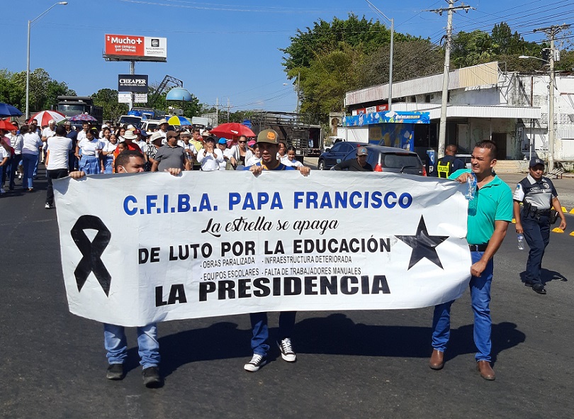 Los acudientes indicaron que esperan el viernes recibir las respuestas a la necesidad de la compra de insumos y equipos, principalmente para los laboratorios de ciencias, informática e idiomas.