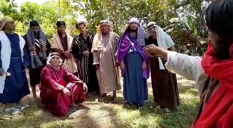 La ambientación o ubicación y el sonido es otra de las mejores que se han hecho.