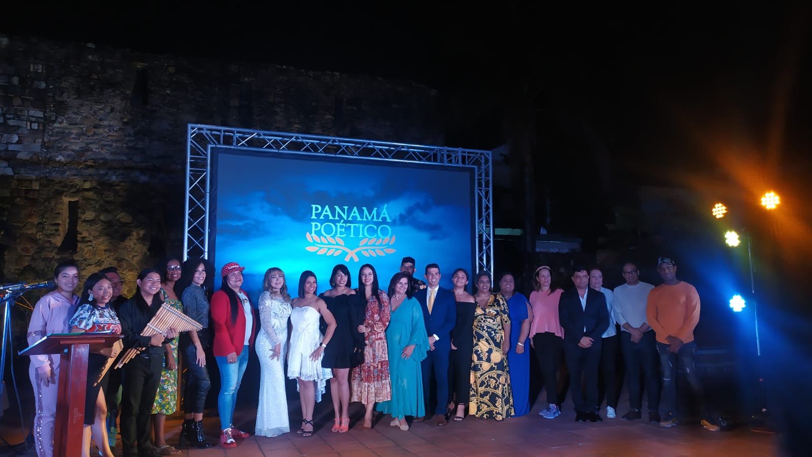 Escritores exponen sus obras 