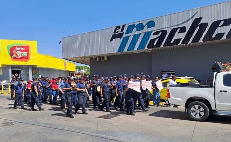 En Chitré, los bomberos realizaron una concentración y posteriormente una caminata.