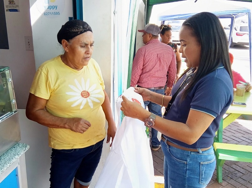 Este jueves, ante el inicio de las celebraciones, se revisaron puestos fijos y ambulantes de venta de mariscos y vegetales, así como restaurantes y fondas. 