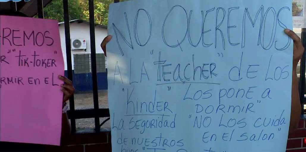 Una de las pancartas de los manifestantes.