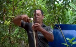 Ni una gota de agua sale de la pluma.