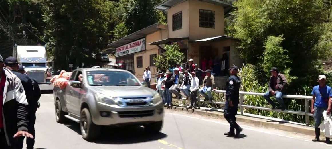 Camiones agrícolas con rumbo a abastecer a los mercados nacionales.