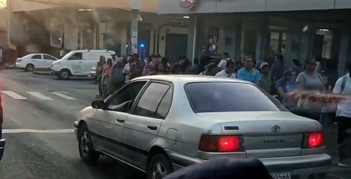 Pareciera que los autobuses existentes ya no se dan a basto para suplir la demanda en el servicio.