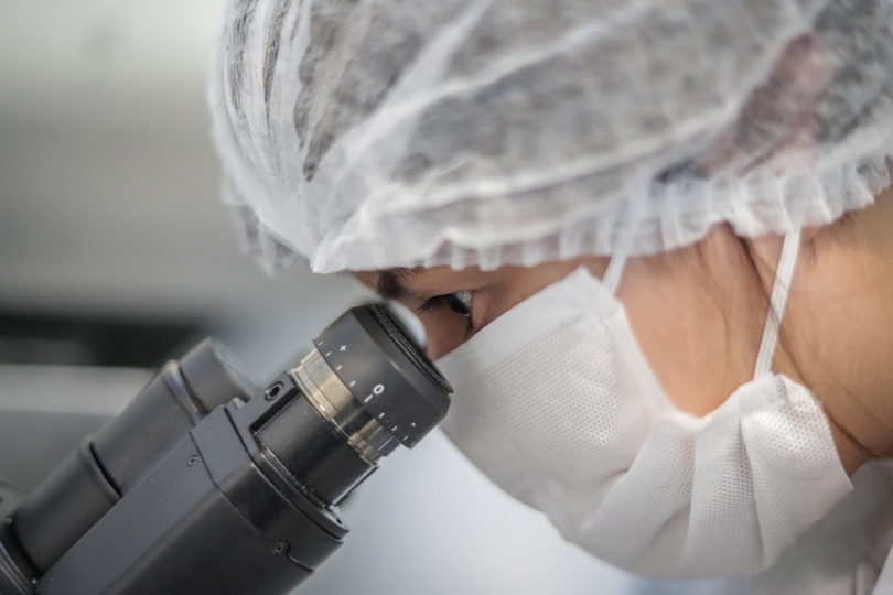 La investigación puede abrir la puerta a nuevas dianas terapéuticas en un cáncer cuya supervivencia a los cinco años ha ido aumentando pero sigue siendo baja. EFE