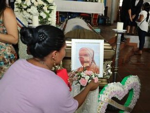 Un ángel de Dios está en el cielo.