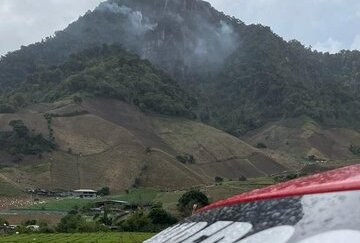 Desde hace más de 4 días se siguen combatiendo este incendio.
