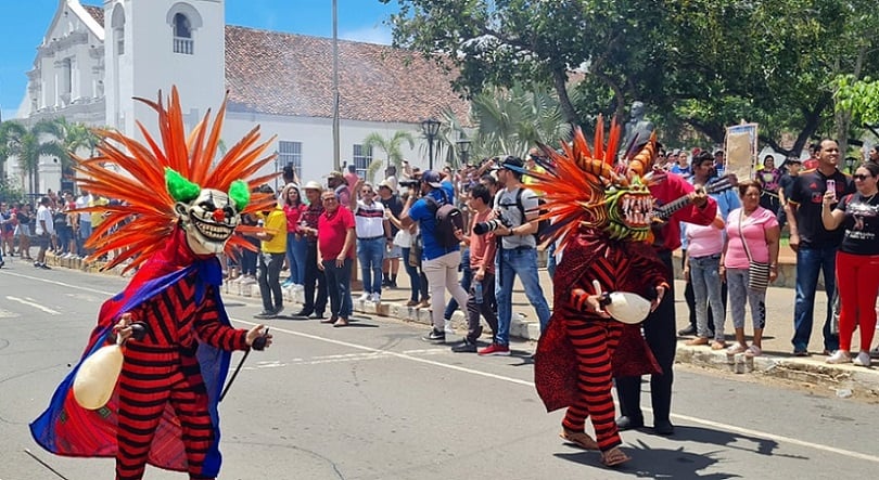 Se trata de una actividad festiva y religiosa, que mezcla la devoción hacia el Cuerpo de Cristo con las danzas propias de la región.