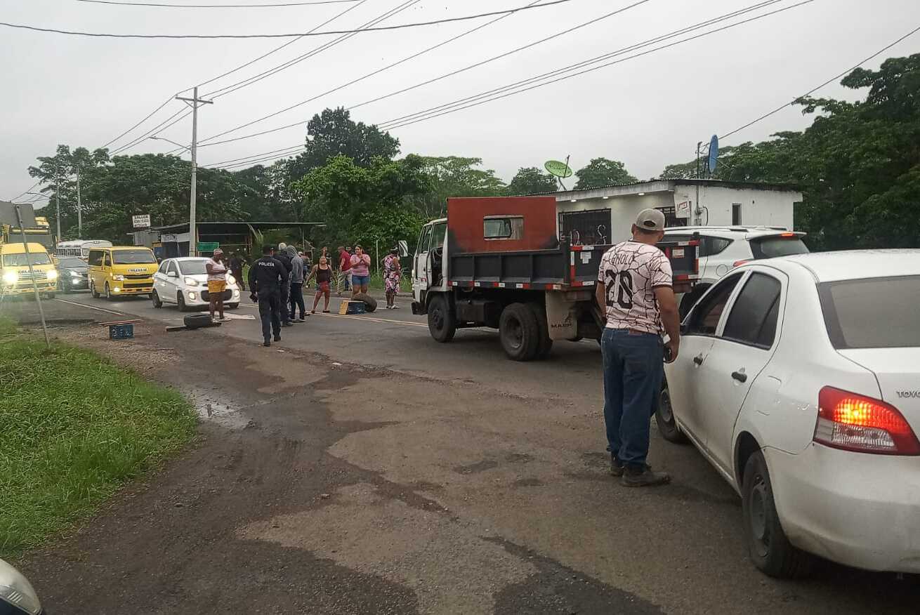 Por segundo comunidades de Colón reclama el derecho a agua potable.