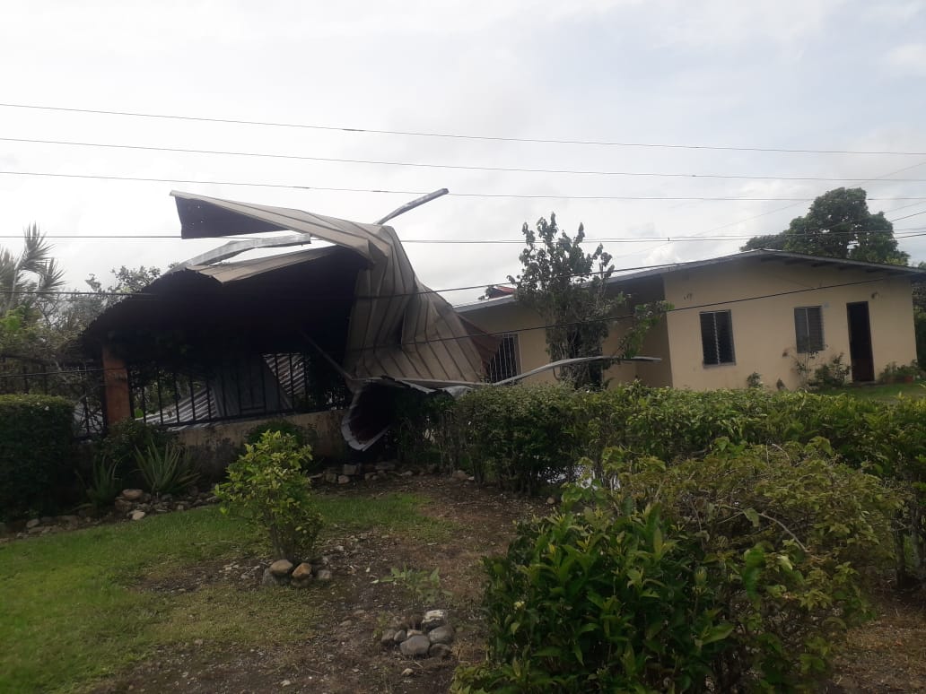 Desprendimiento de techos en Las Brisas 