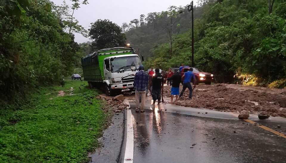 Deslizamiento de tierra en el área de "Cabello Ángel".