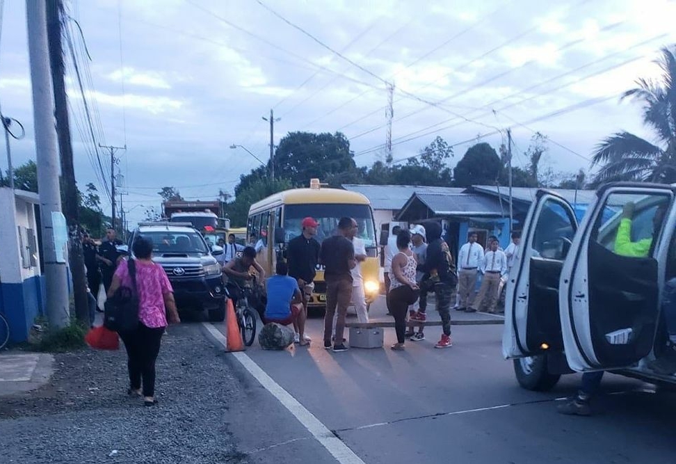Piden empleo para llevar el pan a sus hogares.  (Foto: Pulso Informativo)