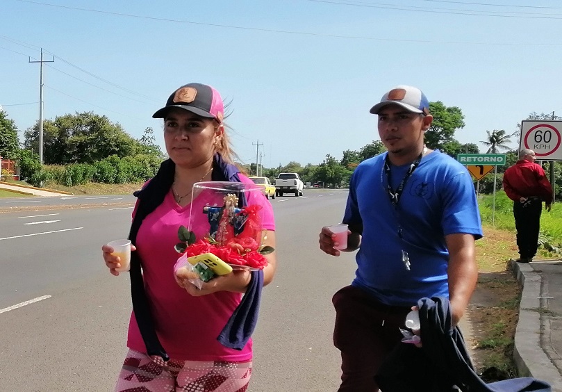 Se ha reforzado la presencia de unidades en toda la ruta de entrada a la ciudad de Las Tablas, sobre todo por la gran cantidad de personas que caminan como ofrenda a la patrona de los tableños.
