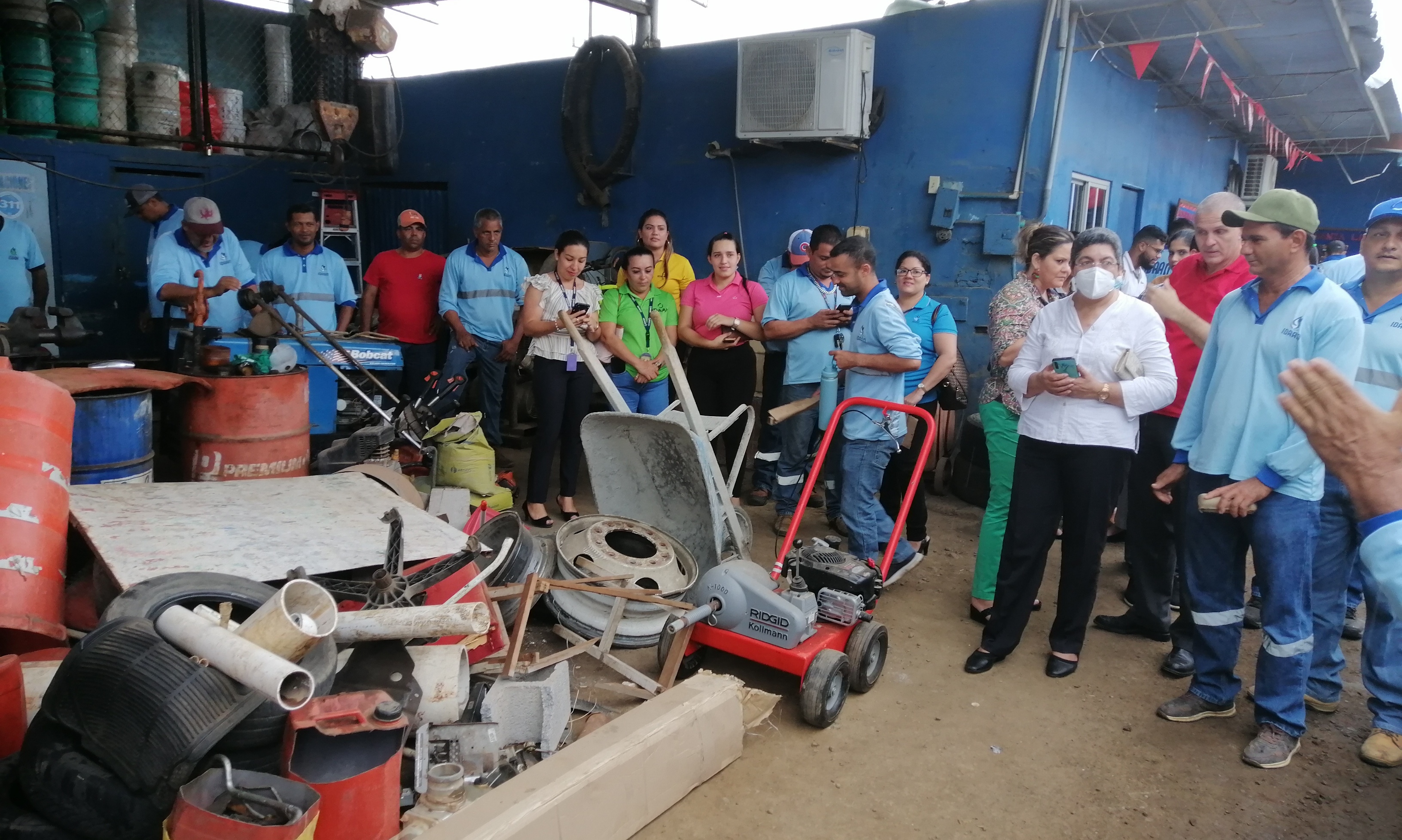 Reclaman pago adeudado por mejoras salariales.