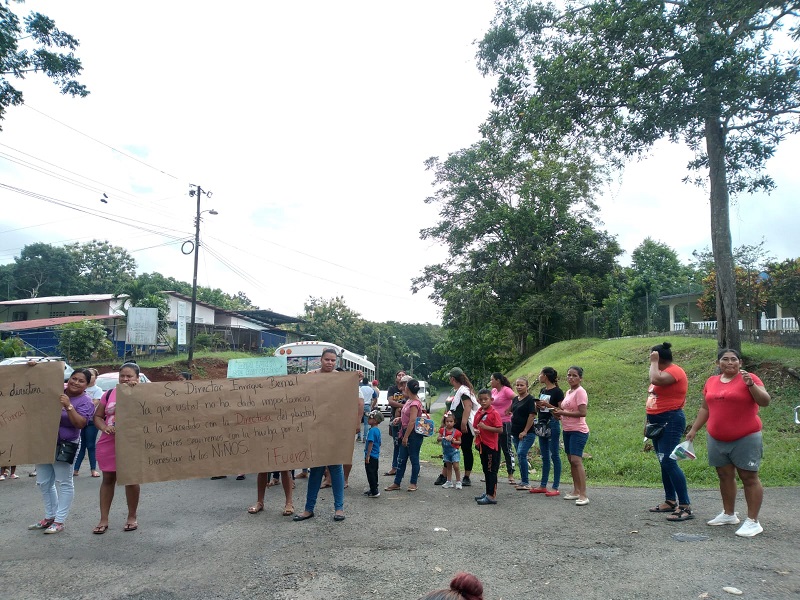 Los padres de familia también reclaman al Ministerio de Educación una auditoría.
