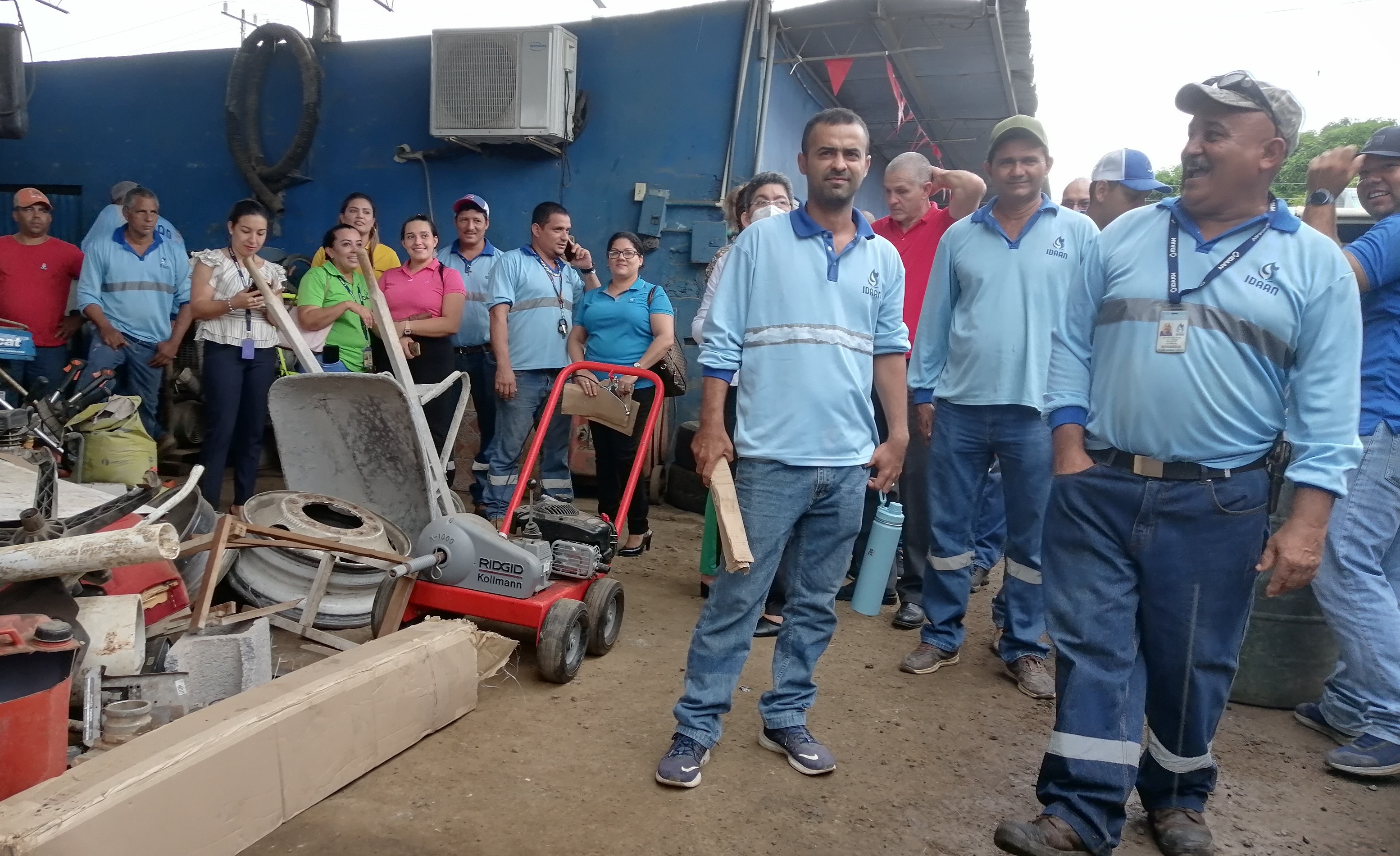 Más de 200 trabajadores participan en las acciones de fuerza.