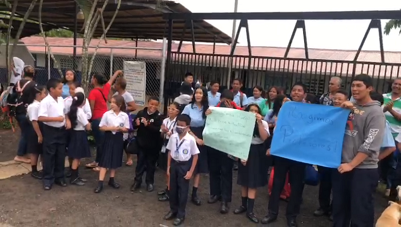 Los docentes se retiraron después de que el Meduca les comunicara que no cuenta con la partida presupuestada para el pago de sus salarios.