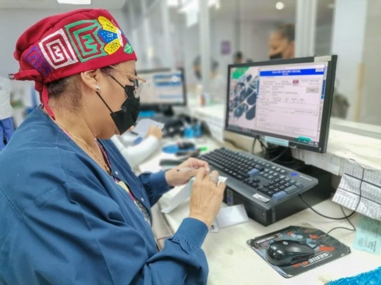 Servicio de farmacia de la policlínica Blas Gómez Chetro, de la Caja de Seguro Social (CSS).