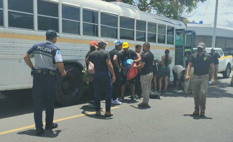 Los migrantes fueron conducidos a la zona fronteriza para que continuarán su trayecto hasta los Estados Unidos.