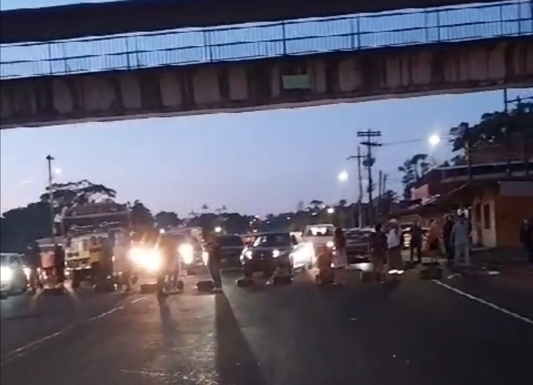 Protesta por falta de agua en la comunidad de Río Rita.