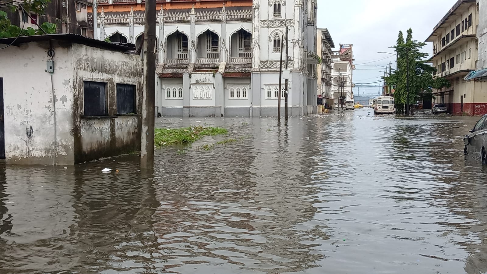 Así está el panorama en Colón por las lluvias.