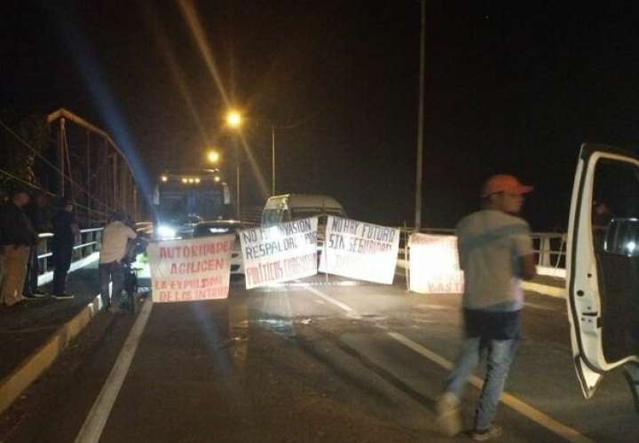 Los Torres reclaman sus tierras invadidas.