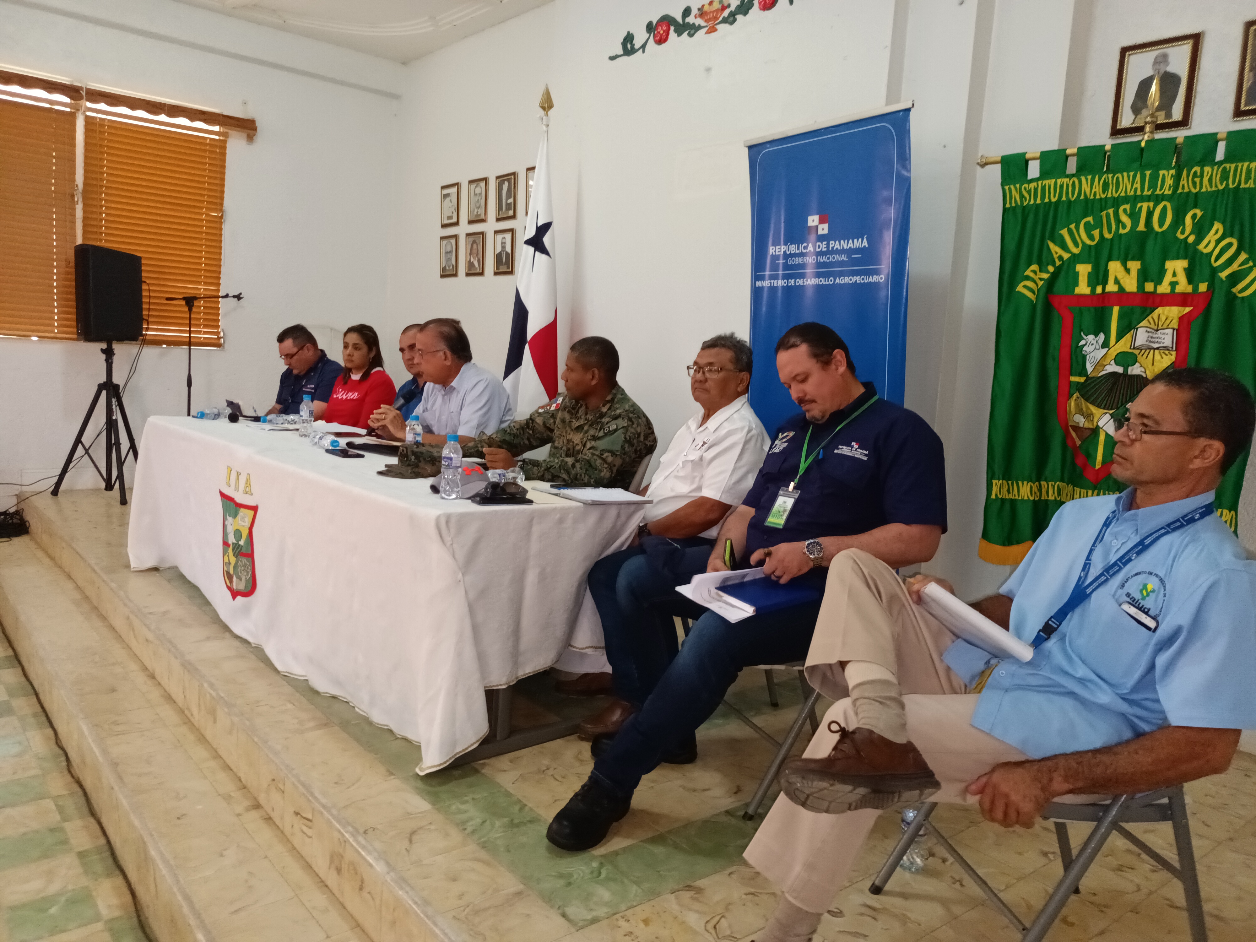 El ministro Augusto Valderrama se reunió con los productores 