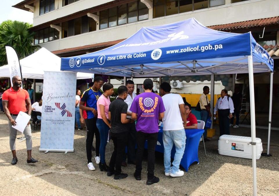 Universitarios en busca de una plaza de empleo.
