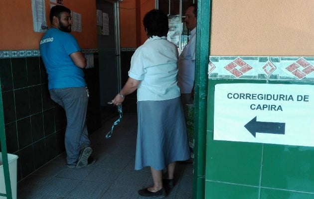 Dentro del contrato de concesión, la empresa se abroga el derecho de suspender el servicio a los clientes con una morosidad superior a los tres meses o más.