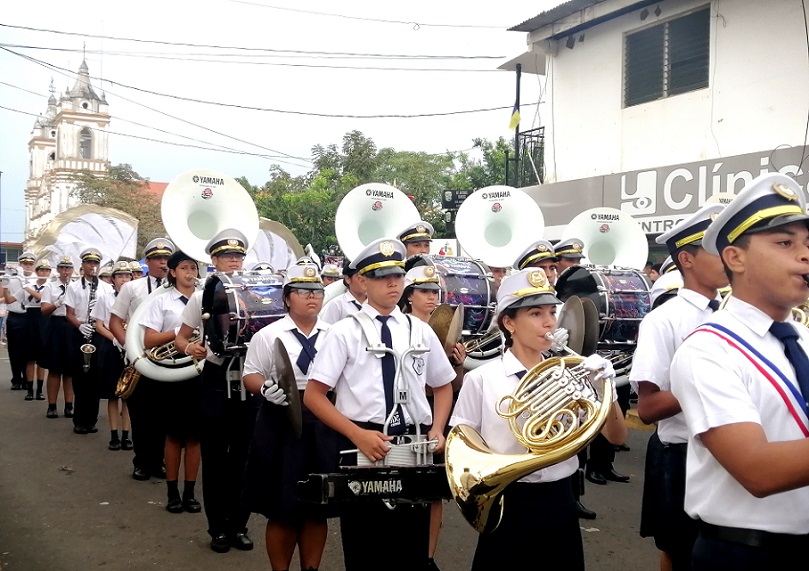 Banda Herberto López (Baherlo), del colegio chitreano José Daniel Crespo